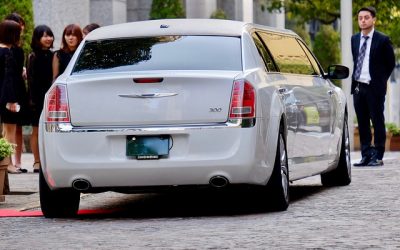 What Exactly Do You Get With a Full-Service Limo?